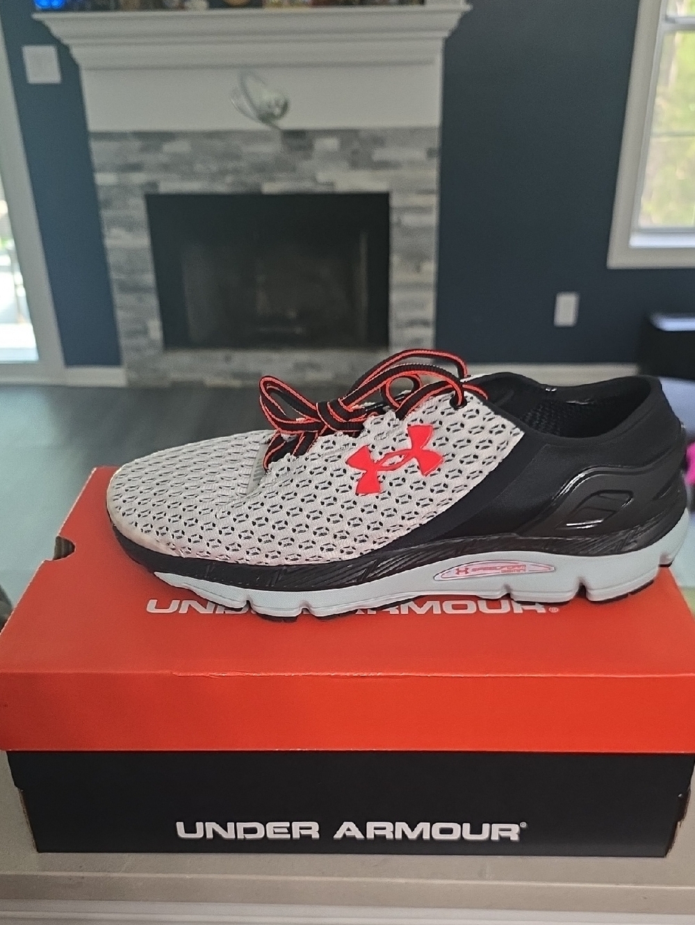 Under Armour Speedform Gemini White & Black Running Shoe.
